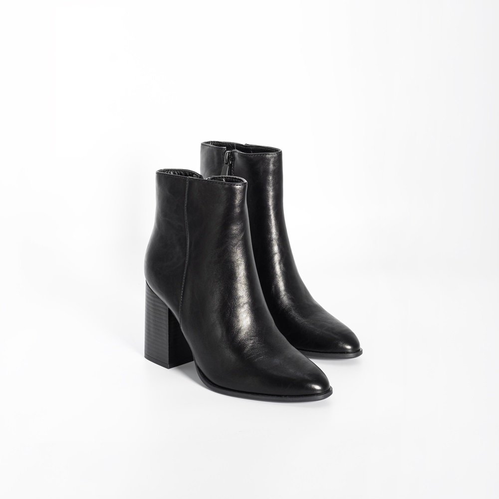 Monro Black