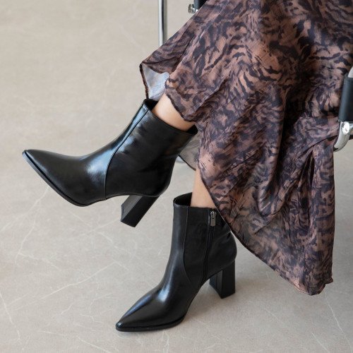 Frida Black Leather