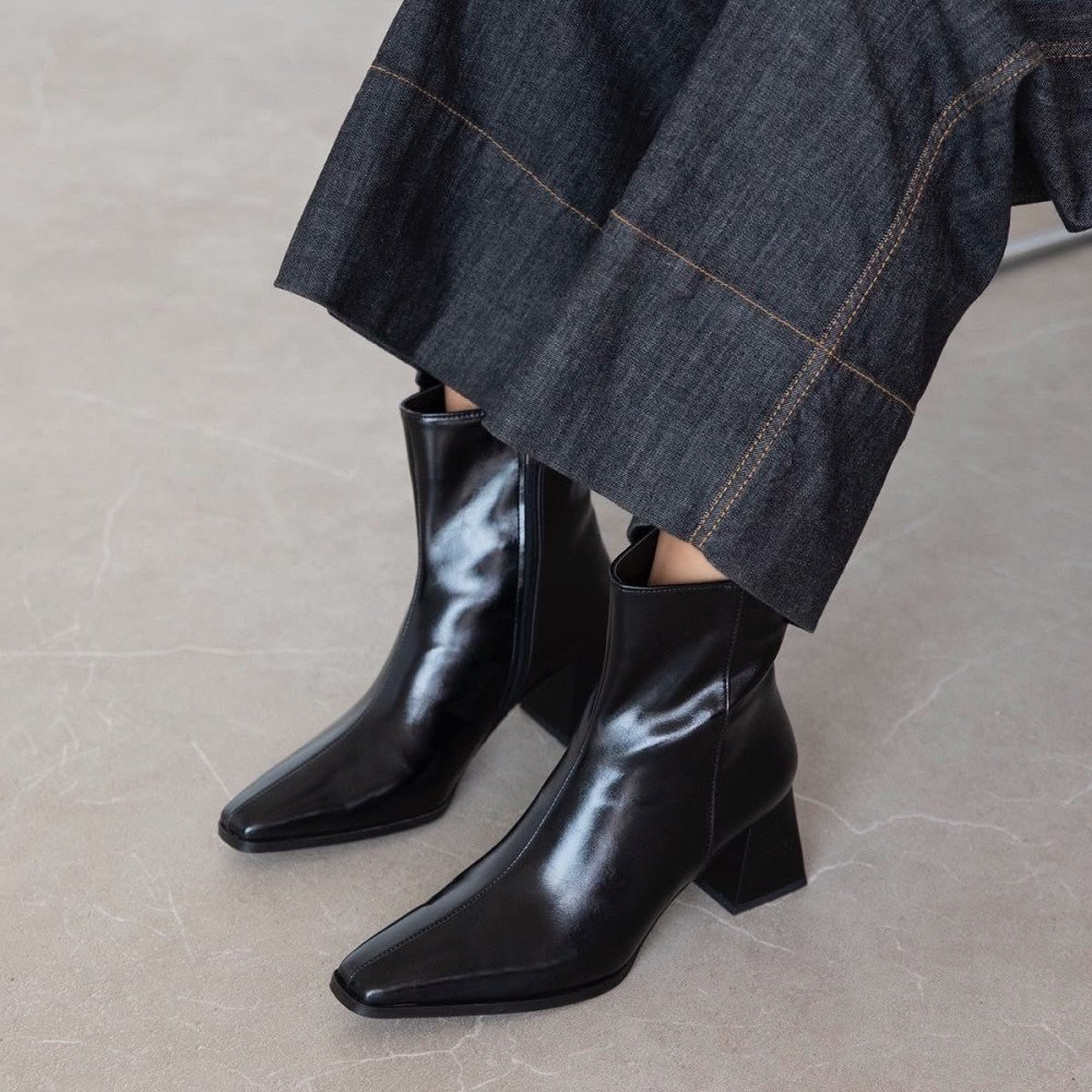Nora Black Leather