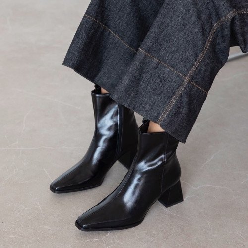 Nora Black Leather