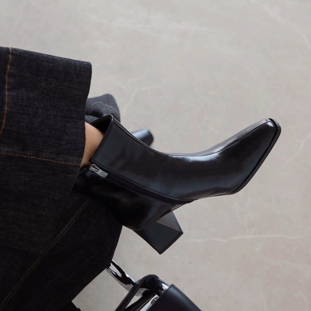 Nora Black Leather