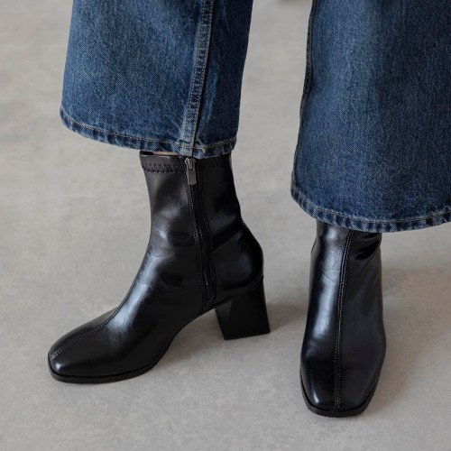 Trev Black Leather