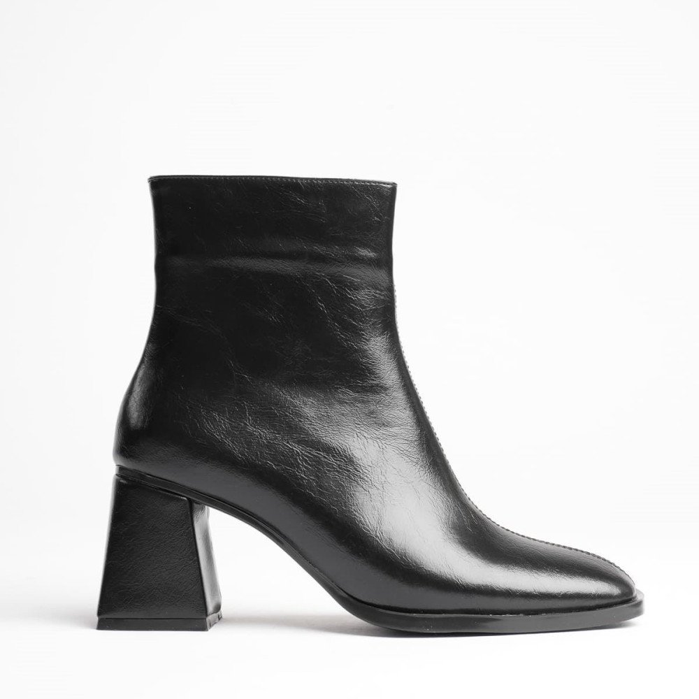 Lorea Black