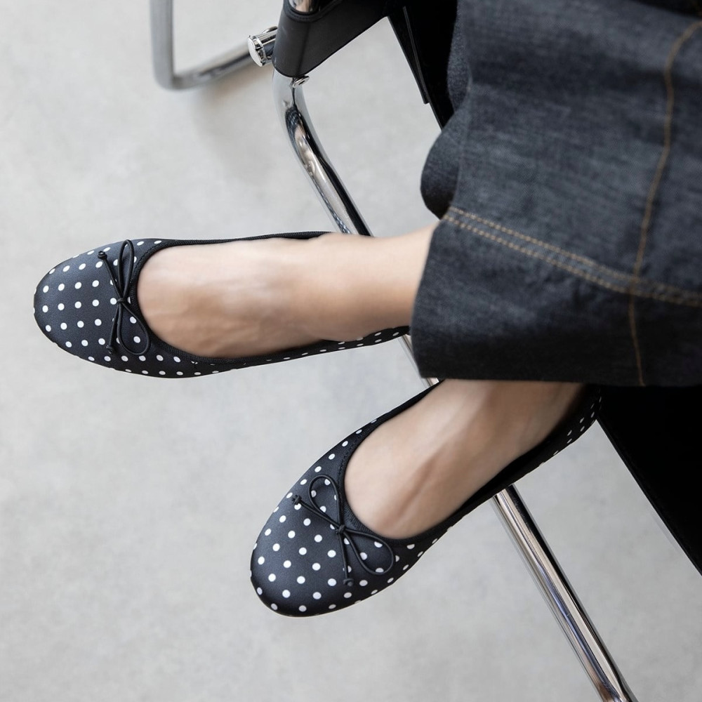 Galo Black Dots