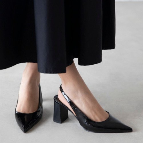 Vera Black Rougan